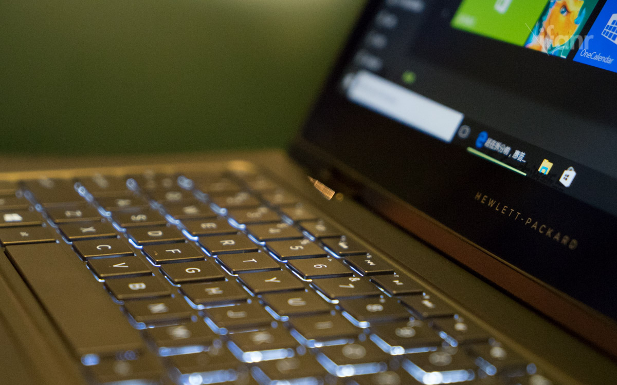 Hewlett Packard HP Spextre X360 2015 photo by Hao Ying ifanr-17